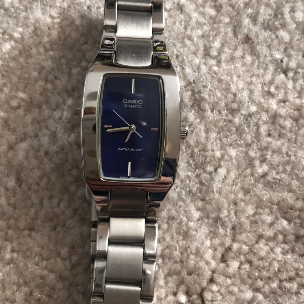Lady Casio quarts watch water resistant